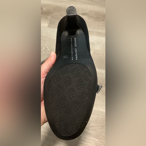 Satin 2.5” Chinese Laundry Paloma heel shoes - Picture 4 of 6